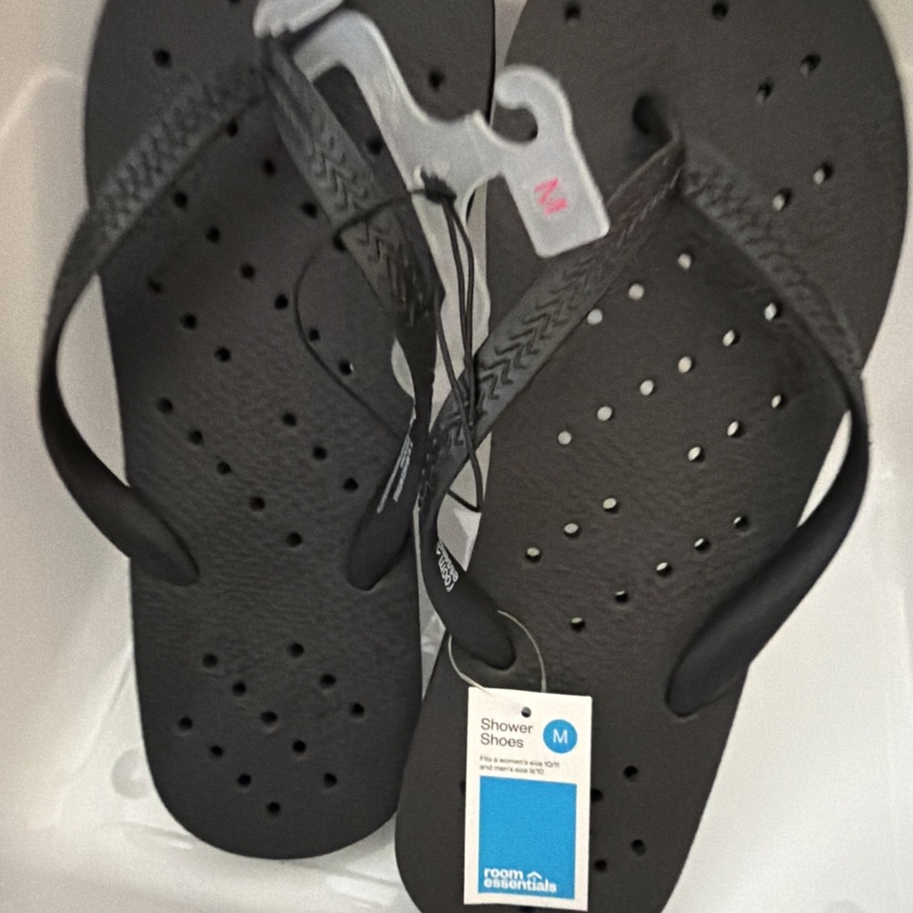 Room Essentials Black Flip Flop Shower Sandals Water-Draining Size Medium NWT